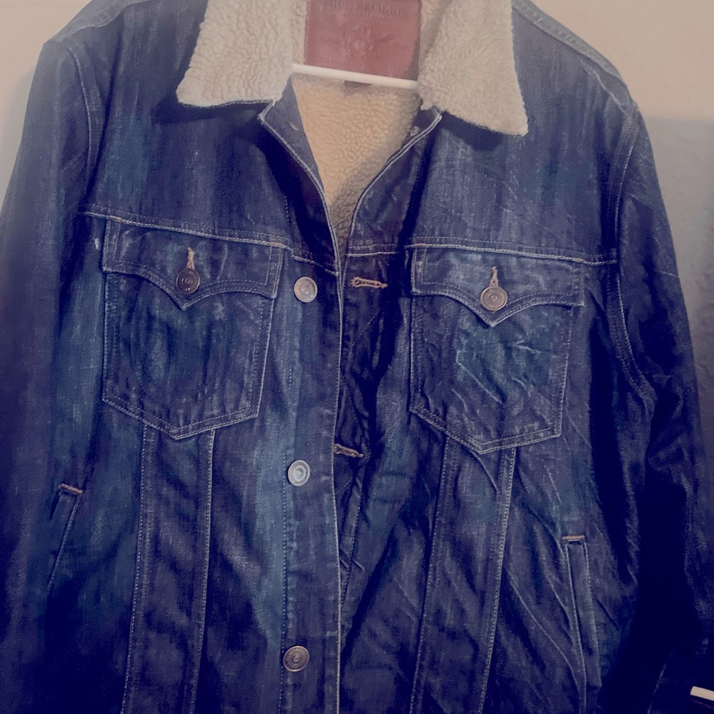 True religion, blue Jean jacket. Very nice and warm in good condition.
